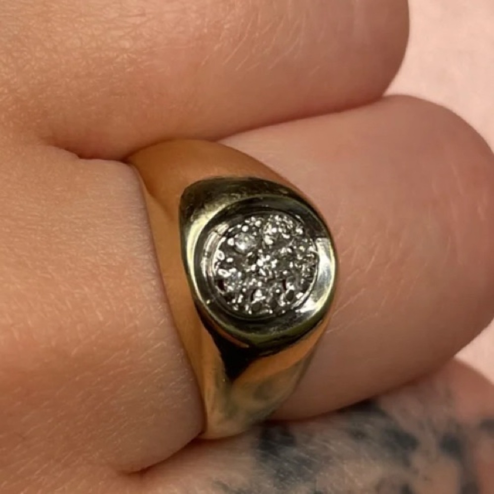 Vintage Gold Signet Ring with diamonds - Picture 2 of 5